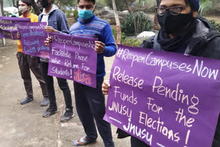 JNUSU protested to open campus