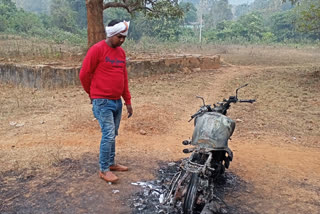 criminals burn contractor's bike in chaibasa