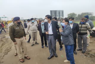 Divisional Commissioner samit sharma in behrod, संभागीय आयुक्त ने सुनीं किसानों की समस्या