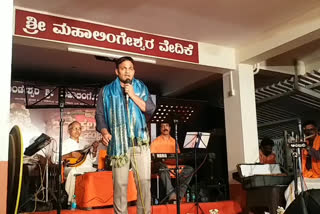 Police commissioner singing a god song, Police commissioner singing a god song in Mangalore, Mangalore Police commissioner, Mangalore Police commissioner singing, Mangalore Police commissioner singing news, ದೇವರು ಹಾಡು ಹಾಡಿದ ಪೊಲೀಸ್​ ಕಮೀಷನರ್​, ಮಂಗಳೂರಿನಲ್ಲಿ ದೇವರು ಹಾಡು ಹಾಡಿದ ಪೊಲೀಸ್​ ಕಮೀಷನರ್​, ಮಂಗಳೂರು ಪೊಲೀಸ್​ ಕಮೀಷನರ್​ ಹಾಡು, ಮಂಗಳೂರು ಪೊಲೀಸ್​ ಕಮೀಷನರ್​ ಹಾಡು ಸುದ್ದಿ,