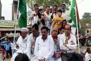 Farmers took out tractor rally in support of kisan andolan