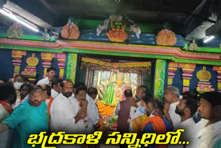 bjp-state-president-bandi-sanjay-and-tarun-chugh-visited-bhadrakali-matha-temple-in-warangal