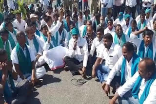 turmeric farmers  protest on the national highway in Armoor