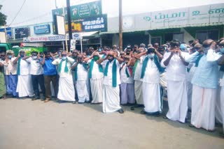 பெரம்பலூரில் விவசாயிகள் நூதன முறையில் ஆர்ப்பாட்டம்