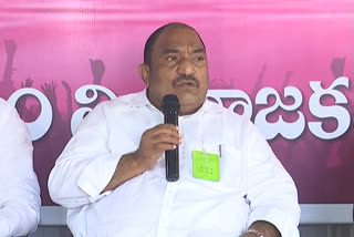 Trs  leaders strongly condemned the remarks made by Bandi Sanjay on CM KCR.