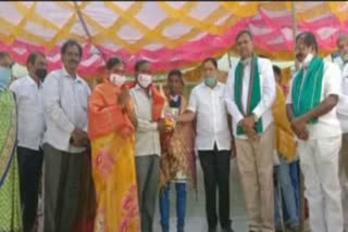 MLC Palla Rajeshwarreddy honoring students, parents and teachers