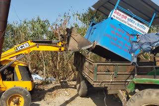 Ranchi Municipal Corporation team removed encroachment