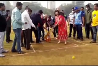 sharmil thackeray plays cricket in prabhadevi premier league