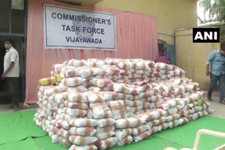 Vijayawada Commissioner's Task Force police seized 1  000 kgs of cannabis  ആന്ധ്രാ പ്രദേശ്  ആന്ധ്രാ പ്രദേശില്‍ വന്‍ കഞ്ചാവ് വേട്ട  കഞ്ചാവ് വേട്ട  ആന്ധ്രാപ്രദേശ് കഞ്ചാവ് കടത്ത്