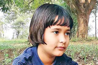 A girl supported to farmer protests