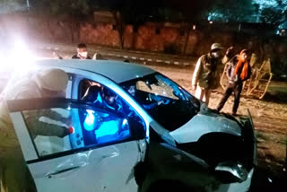 Drunk driver collides barricades in Jaipur,जयपुर में सड़क हादसा