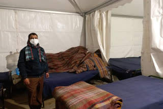 Family shelter home built under tents under Modi mill flyover in Delhi