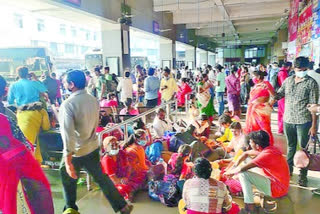 Huge crowds at the busstand for sankranti festival purpose