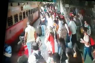 Railway security saves woman falling on railway track at Thane railway station