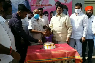 mla mynampally hanumantha rao birthday celebration in orphanage