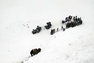 रशियन स्की रिसॉर्टमध्ये हिमस्खलन