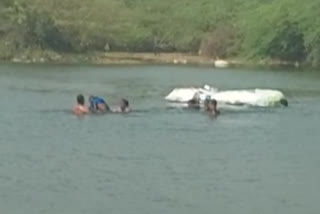 boy swimming in Tammileru river and accidentally felldown in to water