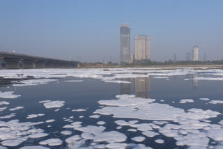 Large amount of white foam was seen flowing in Yamuna in Delhi