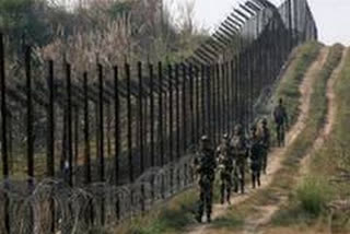 Pakistan violates ceasefire in J-K's Rajouri  ജമ്മു കശ്‌മീരിൽ പാകിസ്ഥാൻ വെടി നിർത്തൽ കരാർ ലംഘിച്ചു  വെടി നിർത്തൽ കരാർ ലംഘിച്ചു  വെടി നിർത്തൽ കരാർ ലംഘനം  വെടി നിർത്തൽ കരാർ  ജമ്മു കശ്‌മീരിൽ വെടി നിർത്തൽ കരാർ ലംഘനം  രാജൗരി ജില്ല  നൗഷെറ മേഖല  Pakistan violates ceasefire in Jammu and Kashmir  Pakistan violates ceasefire  Jammu and Kashmir  പാകിസ്ഥാൻ  Pakistan  Rajouri