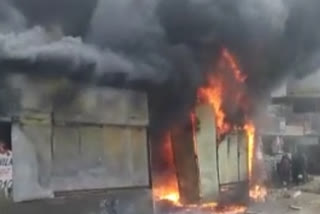 huge fire broke out in the decoration shop million of loss occurred of greater noida