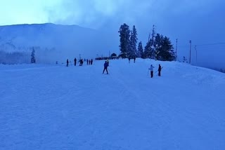 Gulmarg attracts hordes of tourists to valley