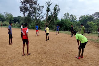 Lack of playgrounds in Attappadi  Athletes in Attappadi  ളിക്കാൻ കളിക്കളങ്ങളില്ലാതെ അട്ടപ്പാടിയിലെ കായിക താരങ്ങൾ  അട്ടപ്പാടിയിലെ കായിക താരങ്ങൾ