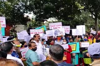 parents protest against private school fee