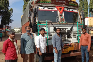 220 quintals of rice illegally transported from Gangawati to Gujarat