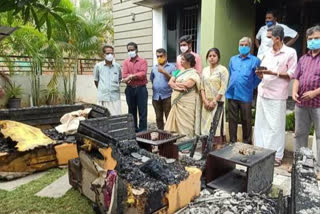 കിഴക്കഞ്ചേരിയിൽ വീടിന് തീ പിടുത്തം  Fire broke out in Kizhakkenjeri  കിഴക്കഞ്ചേരി കണ്ണംകുളം കാളികുളമ്പ് ഇന്ദു റാഫേൽ