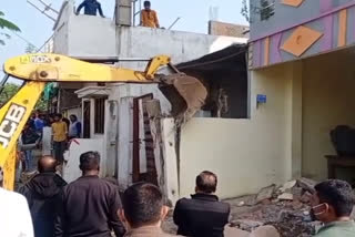 Municipal panchayat bulldozer over encroachment