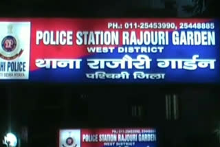 Rajouri Garden police  of Delhi caught 2 crooks