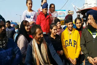 children and women protest against government in Sonipat