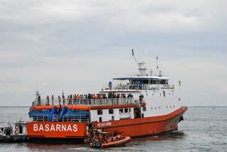 Rescue boat returns to Jakarta with human remains