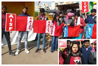 Farmers sitting on strike on Delhi-Noida border,  Students gave support