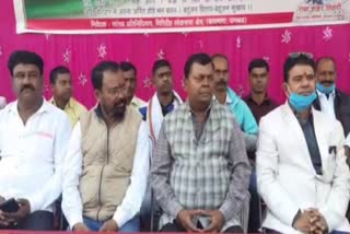 mp-chandraprakash-chaudhary-distributed-blankets-among-people-in-dhanbad