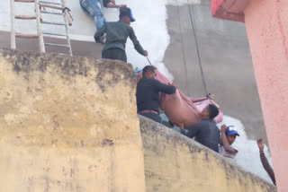 a-student-dead-body-found-on-the-roof-of-school-in-durg
