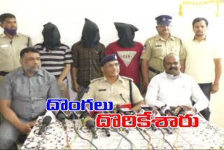 thieves arrest in robbery attempt in manappuram gold loan in mahaboobnagar