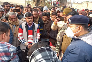 people blocked state highway in shahjahanpur