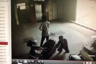 theft of money in scooter at bangalore