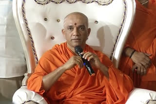 Sri Adi Chunchanagiri Abbot Jagadguru Sri Sri Sri Nirmalananda Mahaswamiji doing gopuja in vijayawada