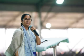 Mamata banerjee  Mamata banerjee at Gangasagar pilgrims  Mamata Banerjee latest news  ഞാൻ ജീവിക്കും, ജോലി ചെയ്യും, ജനങ്ങൾക്കായി മരിക്കും  മമത ബാനർജി