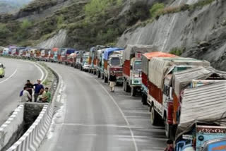 Traffic suspended on Jammu-Srinagar national highway