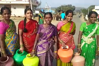 protest at pragathi dharmaram village for drinking water