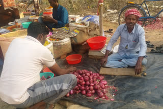 school bus driver started selling potatoes and onions in jamtara