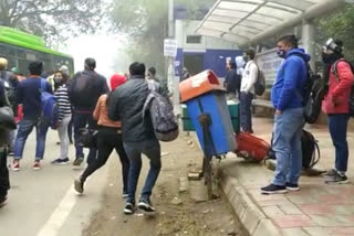 Passengers are troubled while waiting for buses amidst cold in Delhi