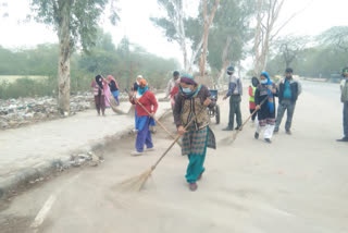 cleaners-working-without-pay-in-delhi