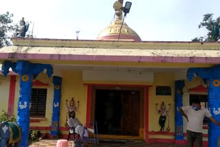 Theft took place at Sri Rama Satyanarayana Swamy Temple in Talla Gommuru Grama Panchayat under Bourgampadu Mandal.