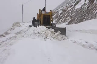 Border Roads Organisation (BRO) carries out snow clearance operation amid freezing temperature  കിഴക്കൻ ലഡാക്കിൽ ശക്തമായ മഞ്ഞ് വീഴ്ച  ബോർഡർ റോഡ്സ് ഓർഗനൈസേഷൻ  കിഴക്കൻ ലഡാക്കിൽ ശക്തമായ മഞ്ഞ് വീഴ്ച