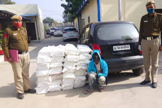 Smuggler arrested with car and liquor in Delhi