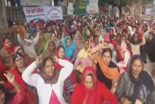 Jail filling agitation of Anganwadi workers in favor of farmers